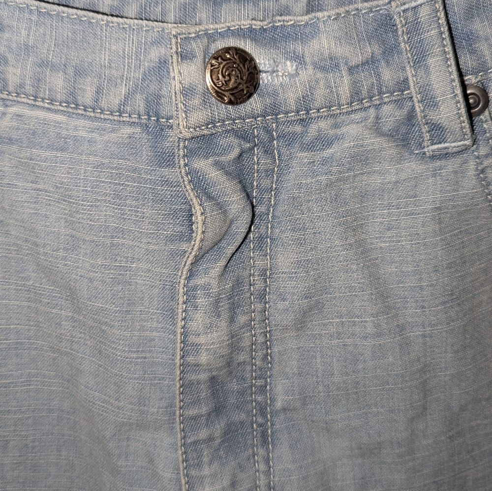 Chico's Design-Lightweight Wide Leg Blue Jean Capri's - Size 8 (Chico's 1) - Picture 5 of 8